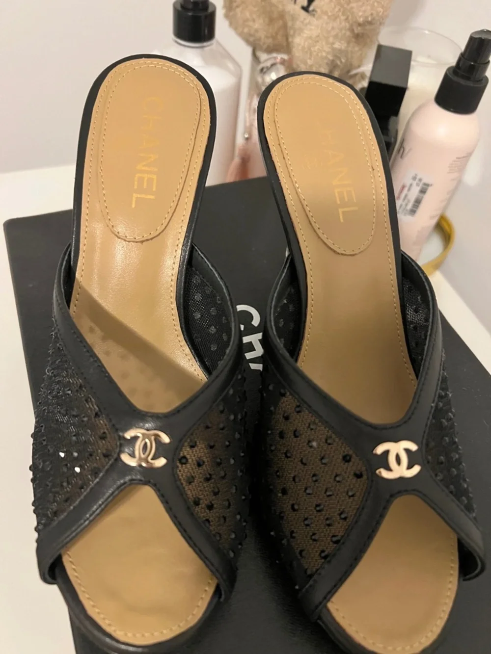 CHANEL size 37
